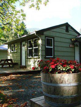 Hotel Cabins And Campground At Cultus Lake Park Chilliwack Exteriér fotografie